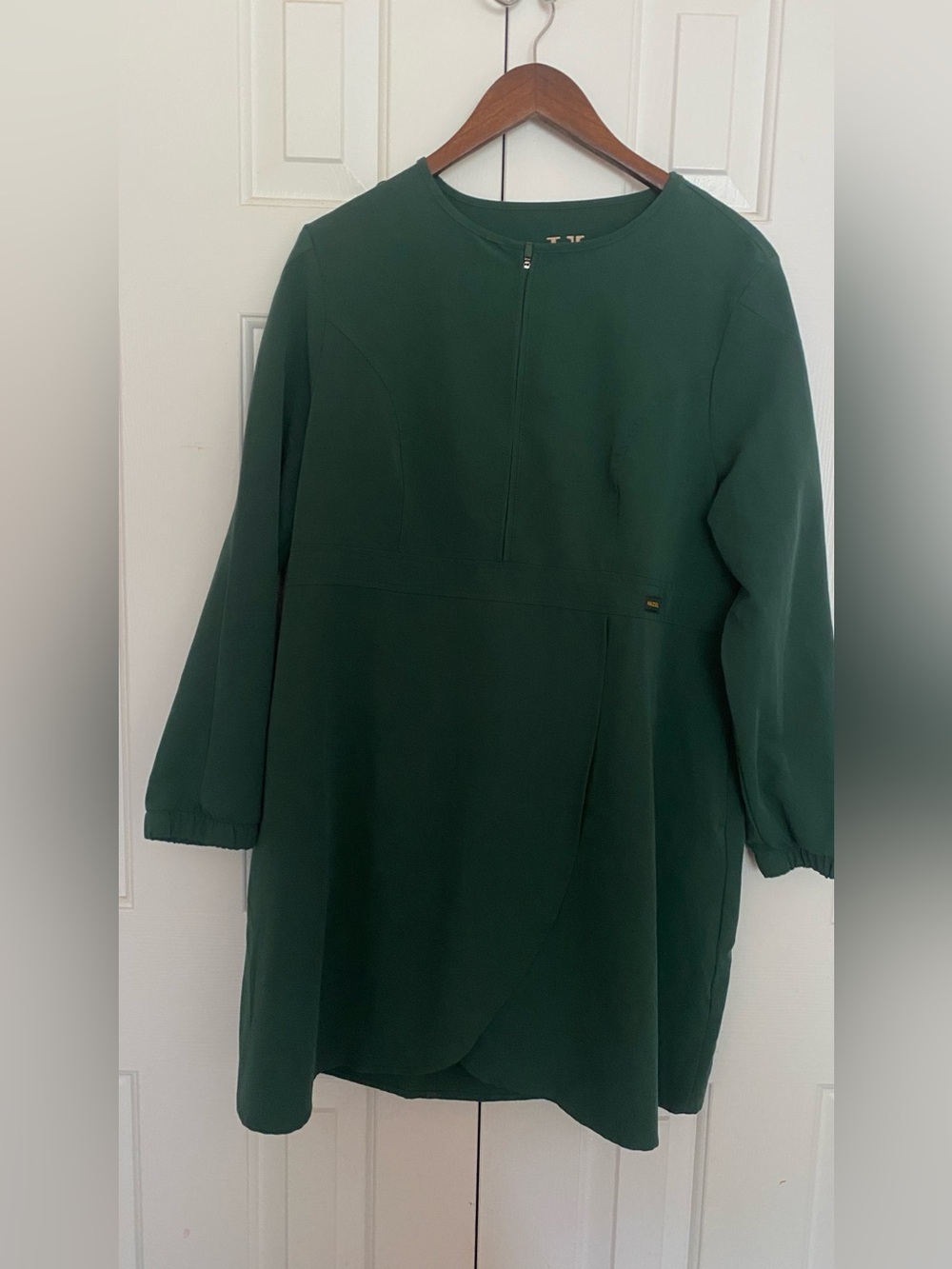 3 HAZEL Scrub Dresses, Coats : Green, Navy and Black - XL